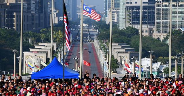 Malaysian Civil Servants Are Going Bankrupt Over Personal Loans And Daily Expenses